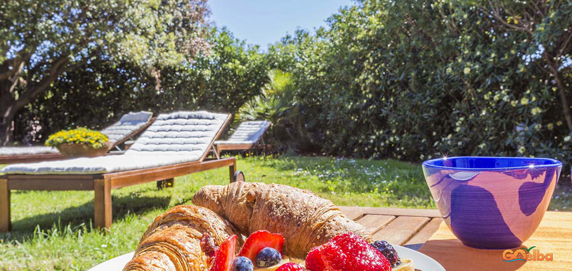 Procchio Farmhouse Il Il Micio FrÃ¼hstÃ¼ck im Garten